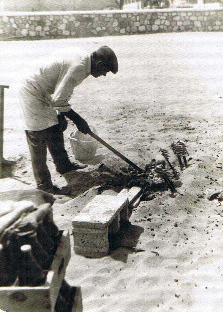 Preparación del espeto de sardinas por nuestro abuelo Antonio, en los años 60. 
